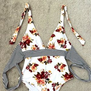 Cupshe one piece bathing suit♥️